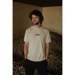 "ZAKORENENÍ NA SPRÁVNOM MIESTE" - béžové SOD tričko (2025, Svätopluk Mikyta)